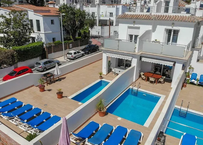 Willa Paradise - Daisy Nerja